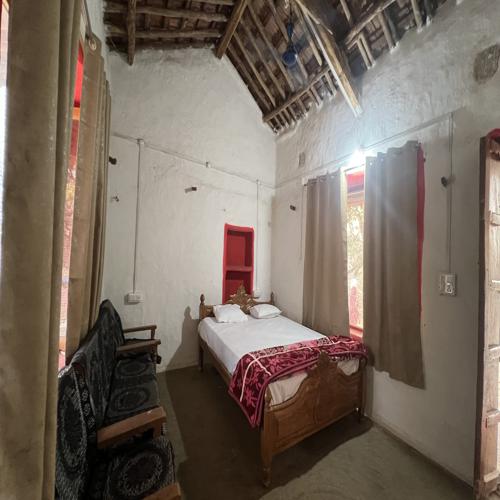 Little Nest, Janwar